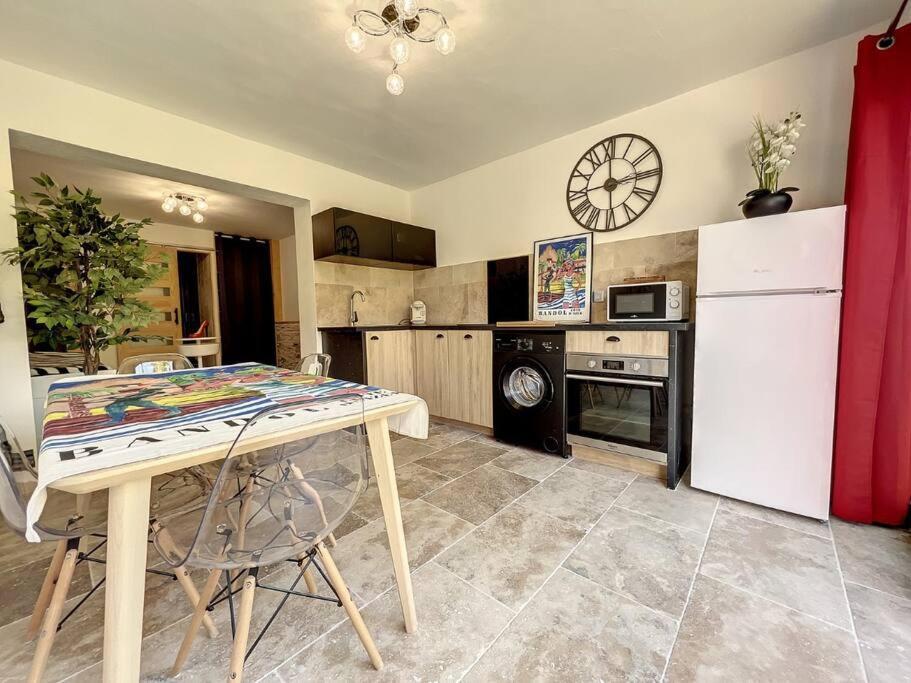 Superbe Appartement En Bord De Mer Бандол Екстериор снимка