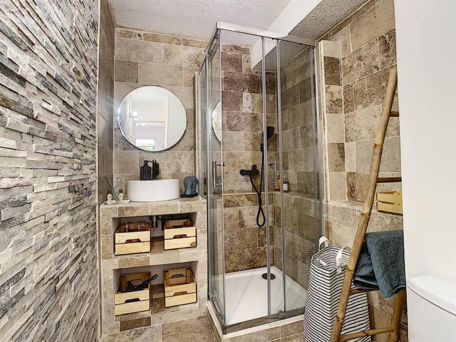Superbe Appartement En Bord De Mer Бандол Екстериор снимка