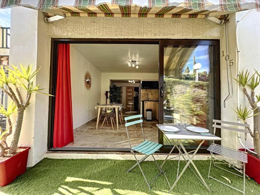 Superbe Appartement En Bord De Mer Бандол Екстериор снимка