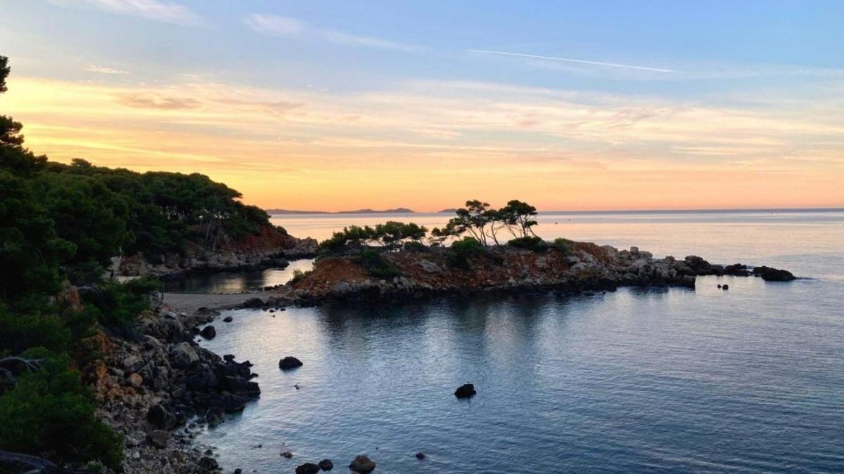 Superbe Appartement En Bord De Mer Бандол Екстериор снимка